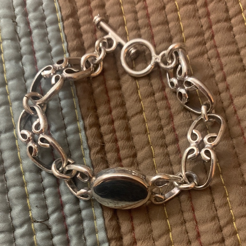 Sterling Silver Interlocking horseshoe/vine link signet ring.